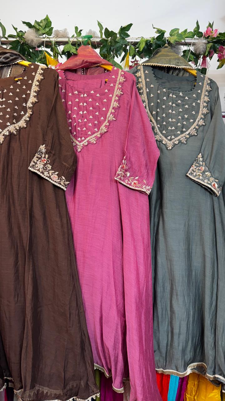Smarty yoke with beautiful handwork in pure mul chandari with tissue Dupatta