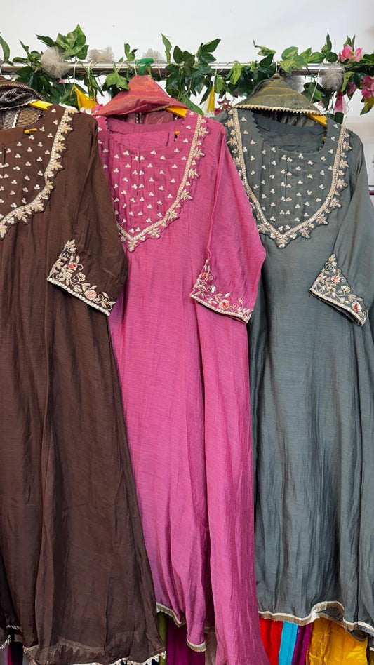 Smarty yoke with beautiful handwork in pure mul chandari with tissue Dupatta