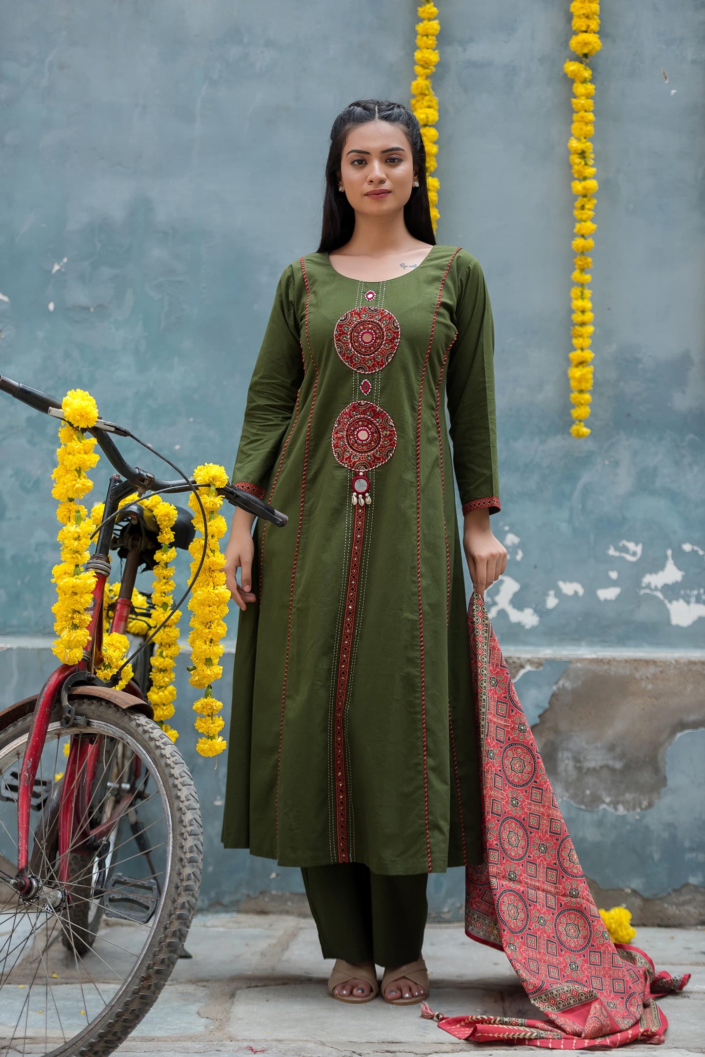 Kutch green handling cotton kurta pant with Ajrakh dupatta