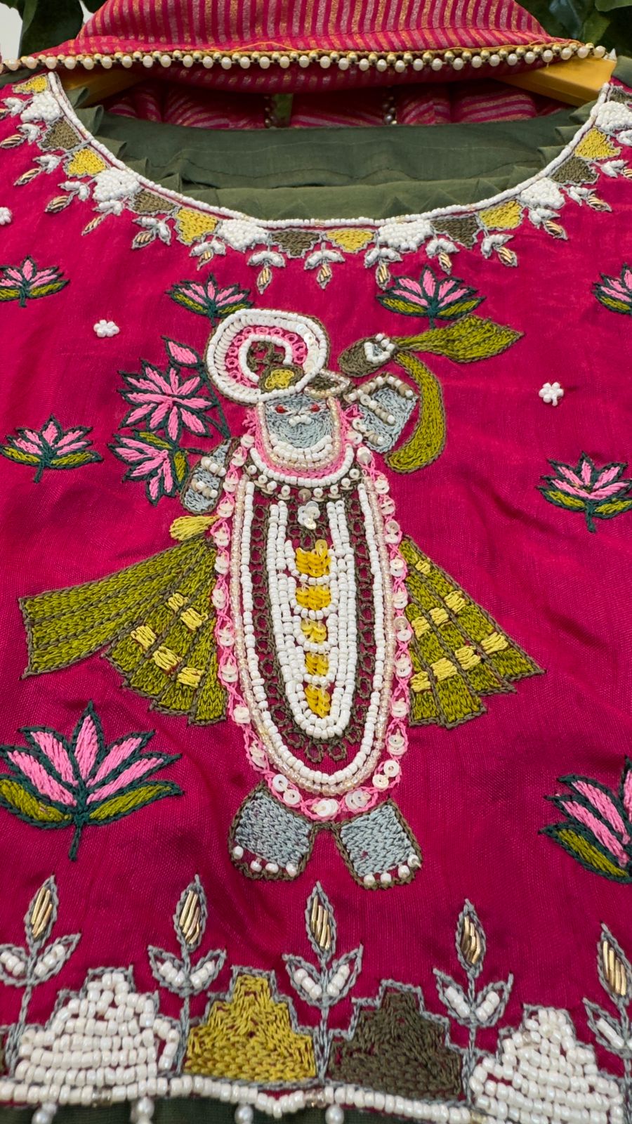 Srinath ji mul chandari suit with pants & tissue Dupatta