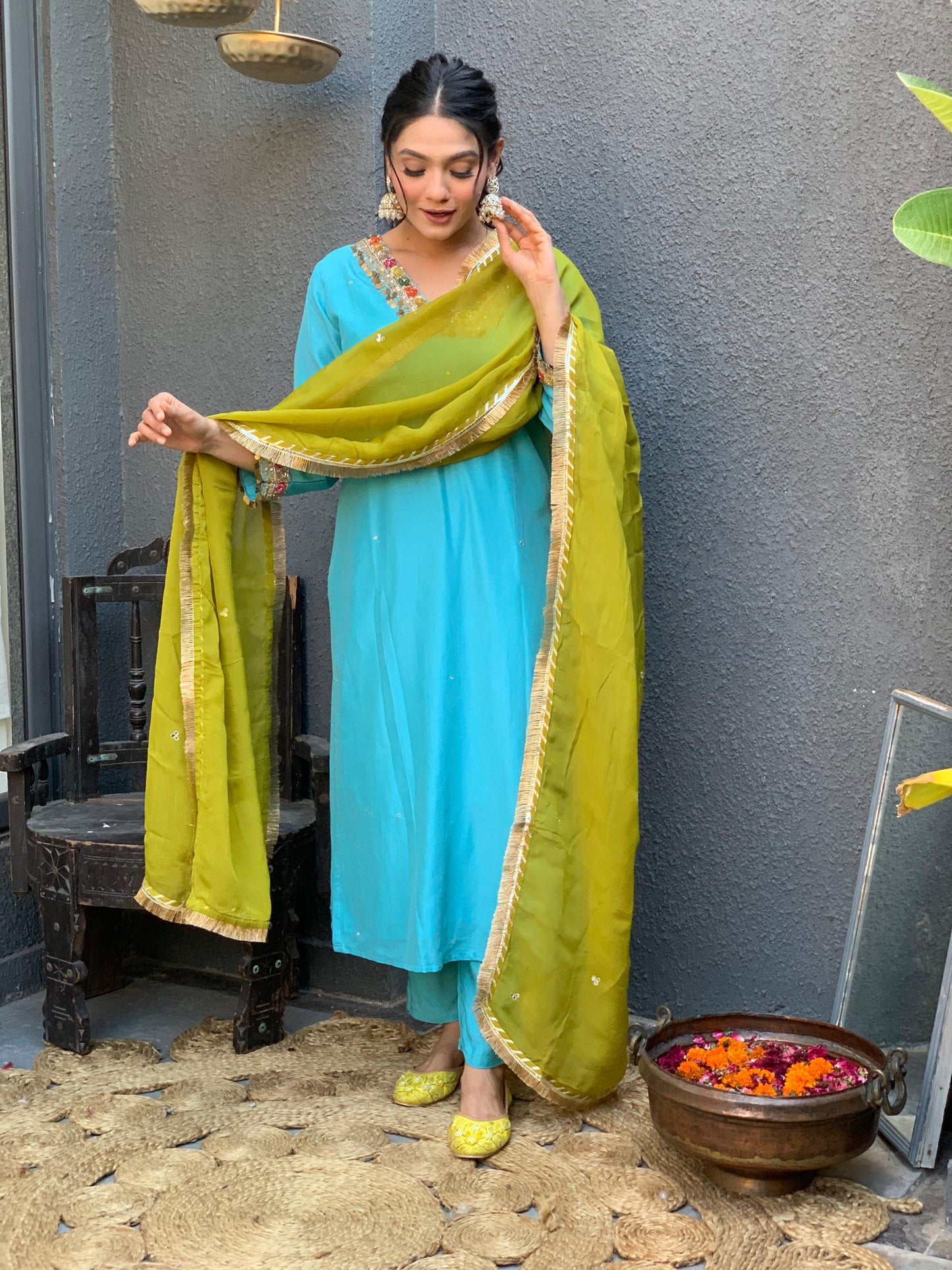Square blue neck silk suit