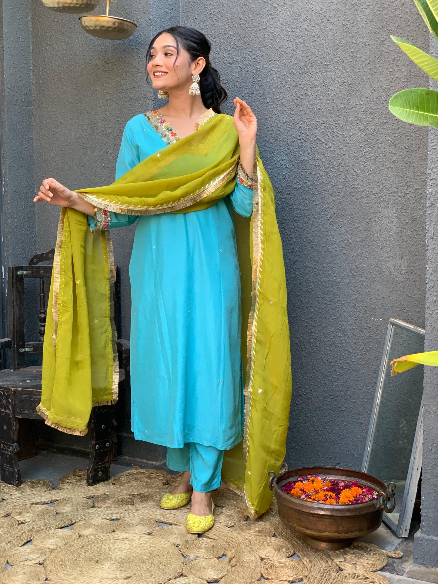 Square blue neck silk suit