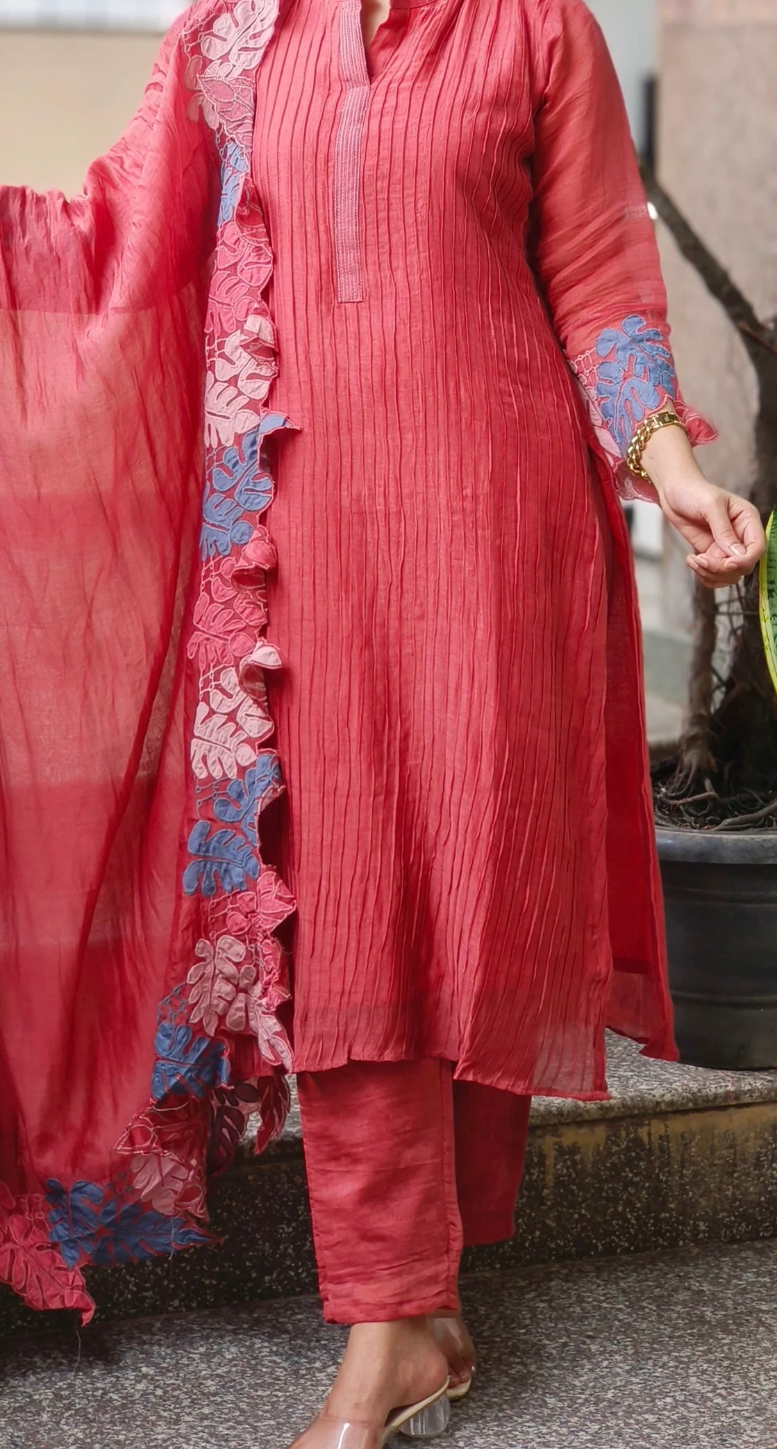 Cutwork leaf  pure mul chandari