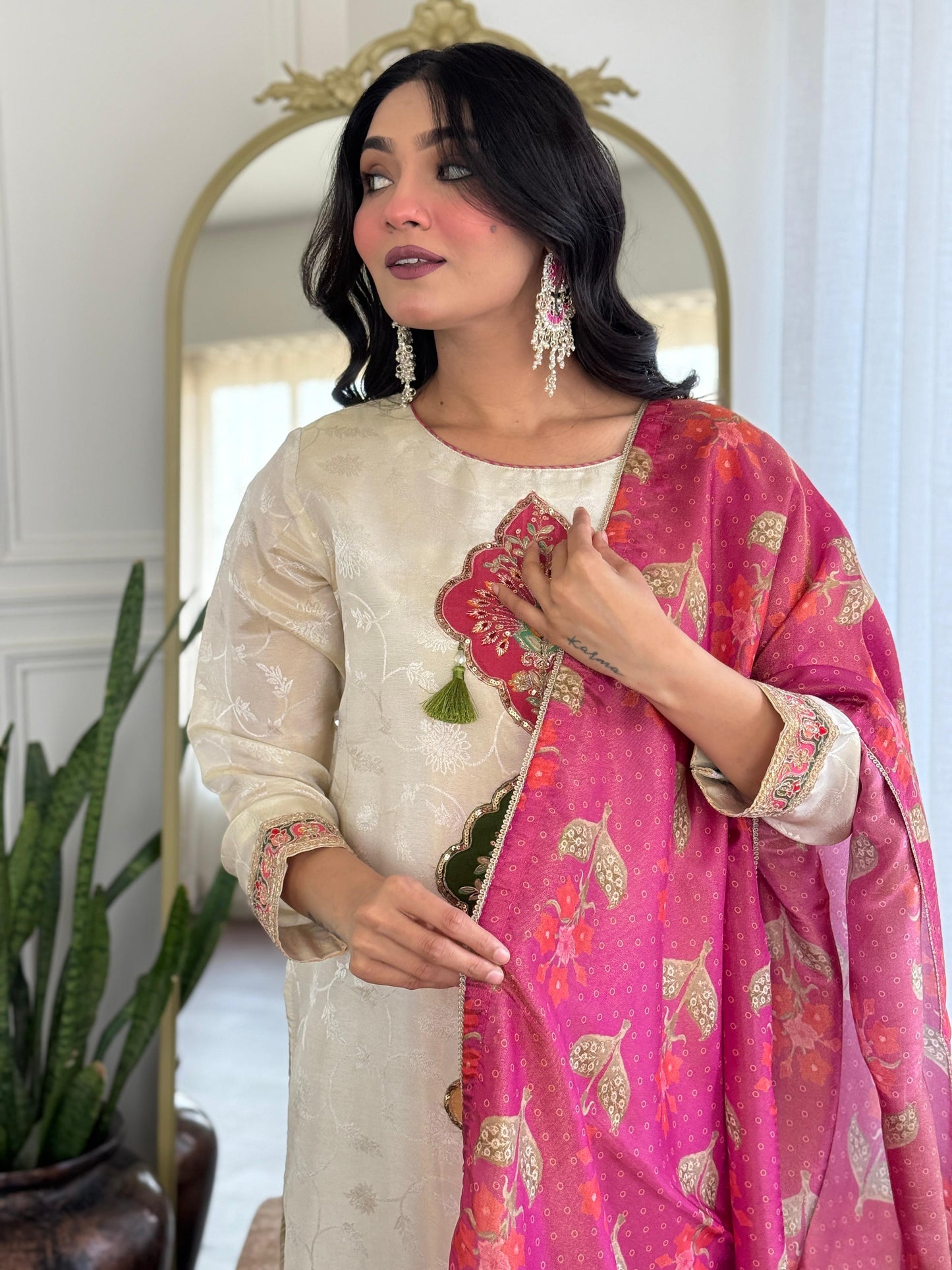 Creamy soft tissue suit with appliqué detailing yoke and printed tissue Dupatta