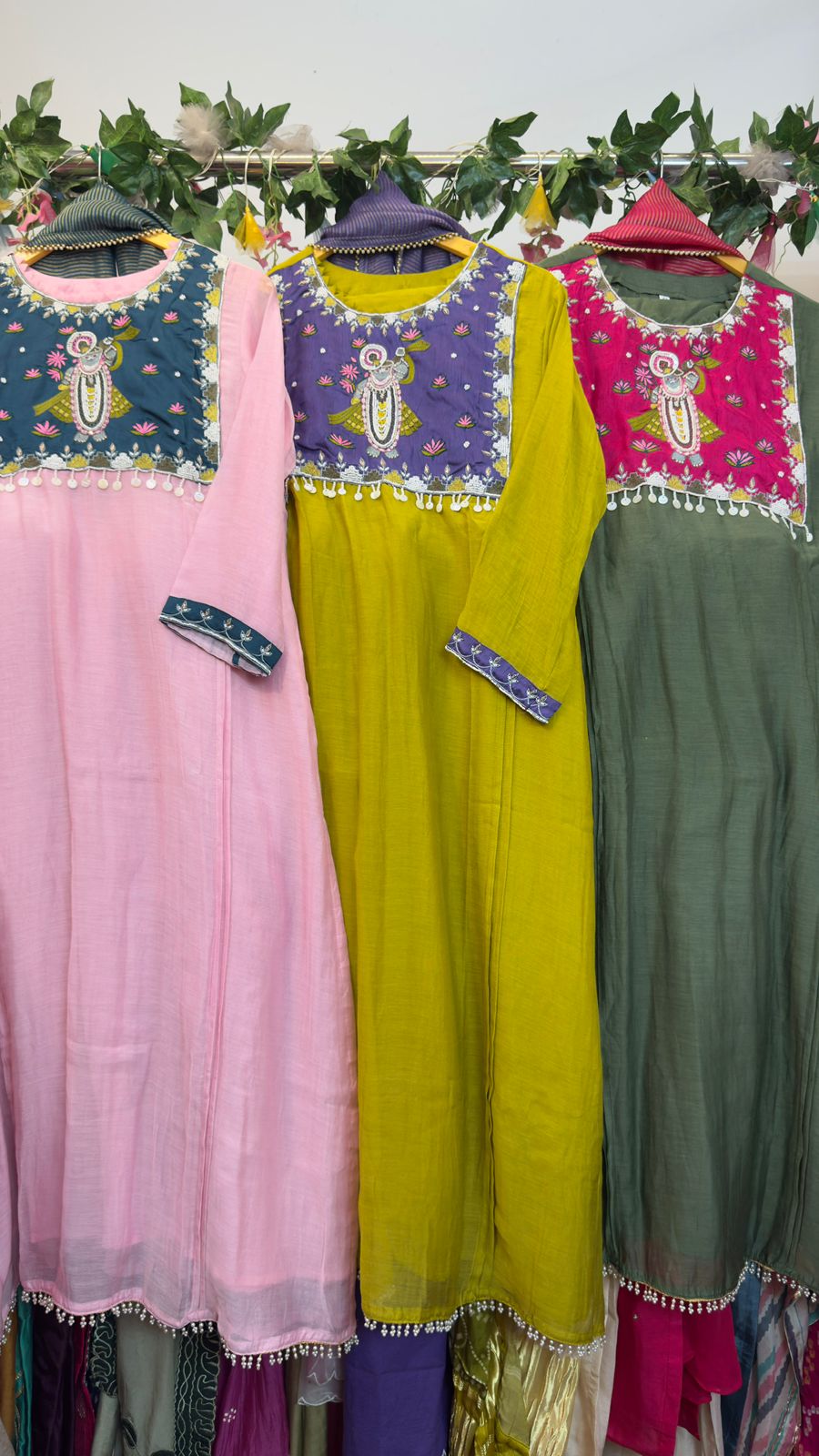 Srinath ji mul chandari suit with pants & tissue Dupatta