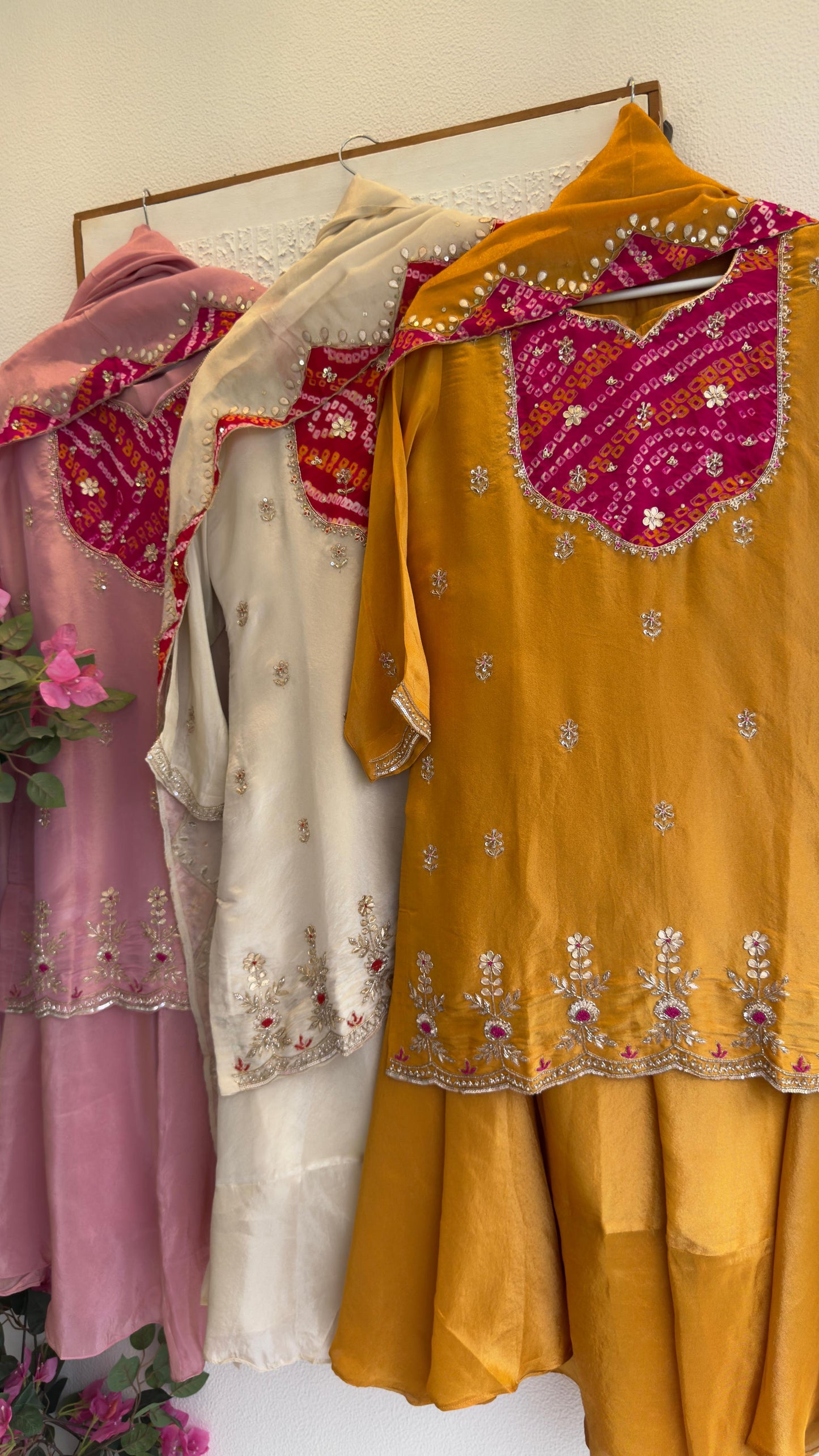 Pure studies Bandhani divider set with beautiful handwork