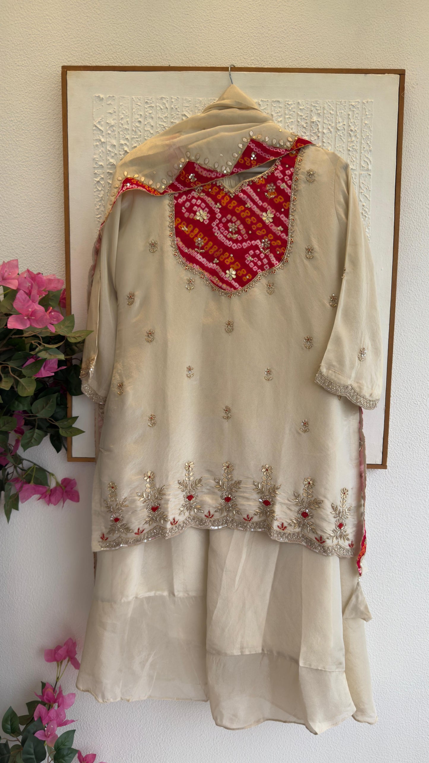 Pure studies Bandhani divider set with beautiful handwork