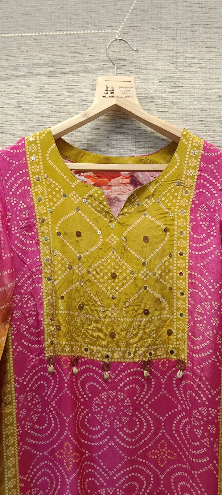 Green pink Bandhani crepe set