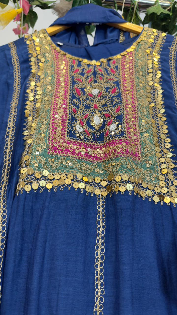 Luxe look heavy straight suit in mul chandari