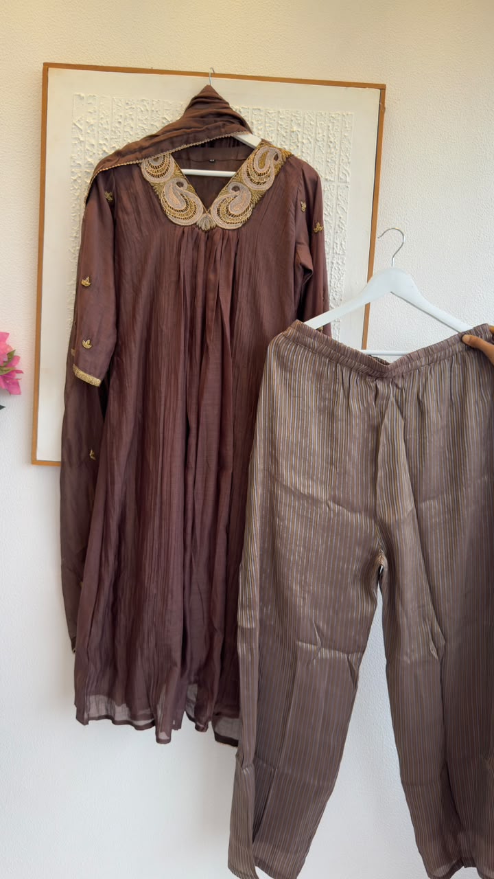 Fusion & vintage mul chandari kurta with tissue pants