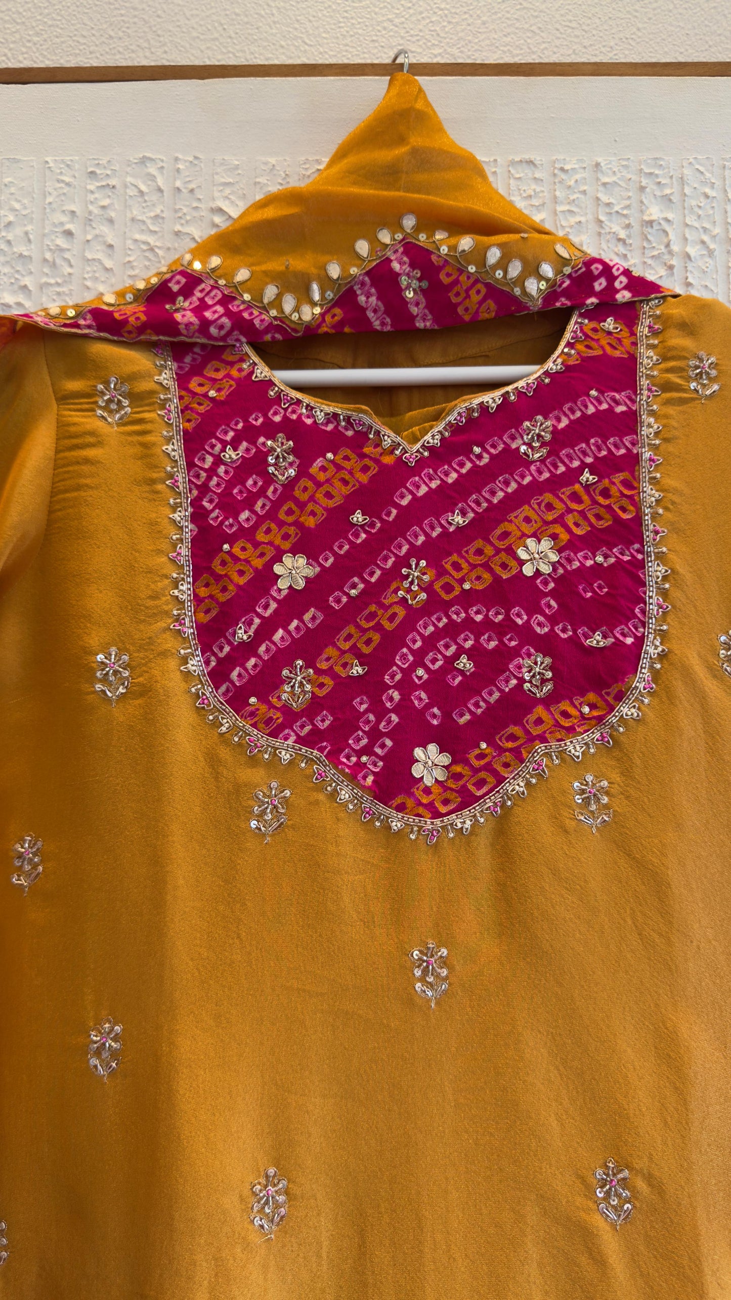Pure studies Bandhani divider set with beautiful handwork