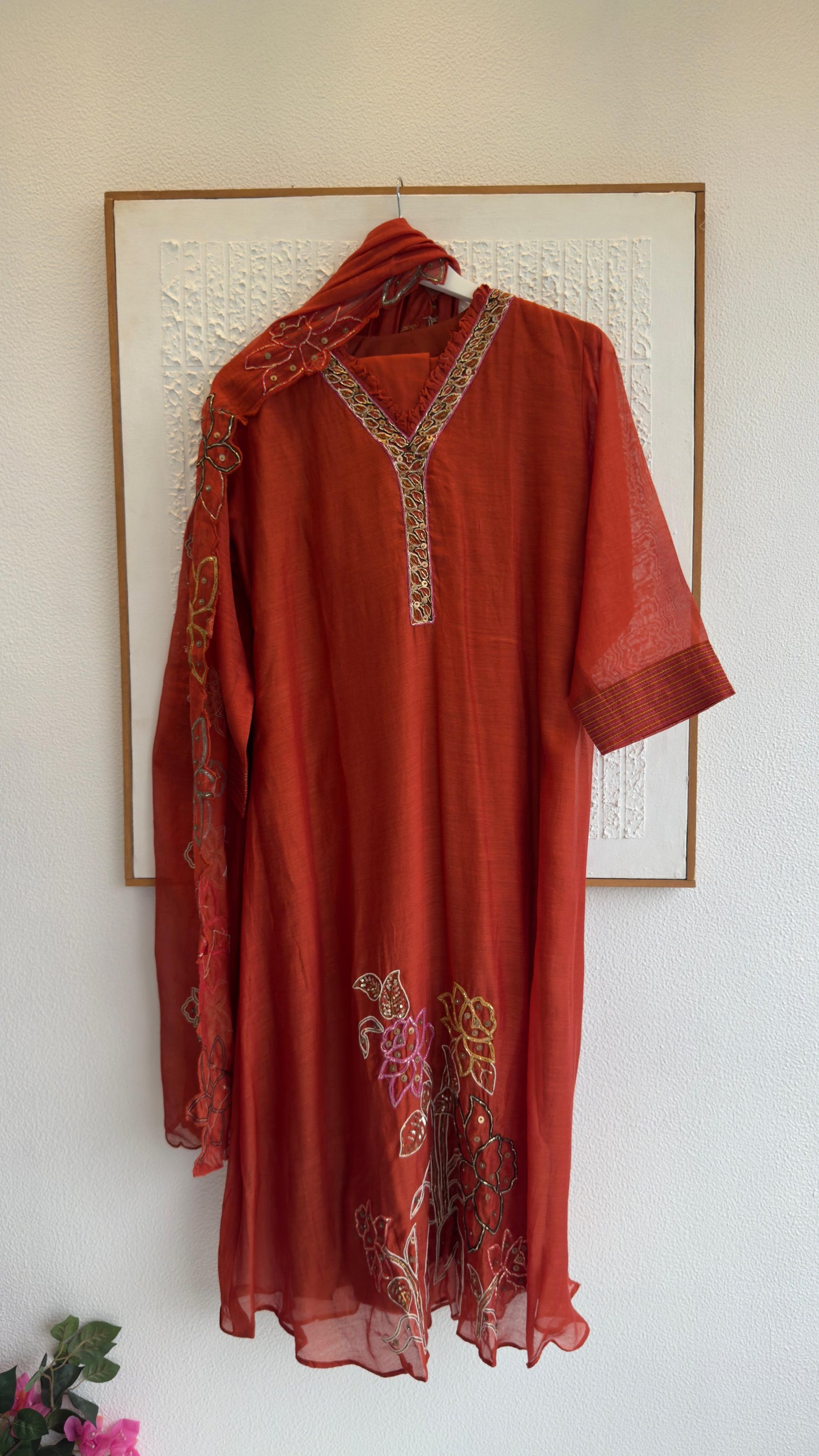 Beautiful dup mul hand embroidery in pure mul chandari
