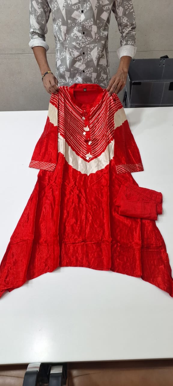 Pink/red Gajji with kurta pant n neck piece