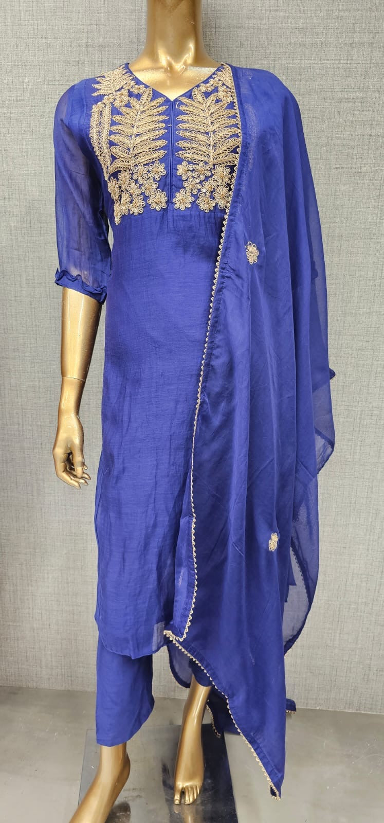 Silver Zari Hand work staright beautiful mul chandari suit