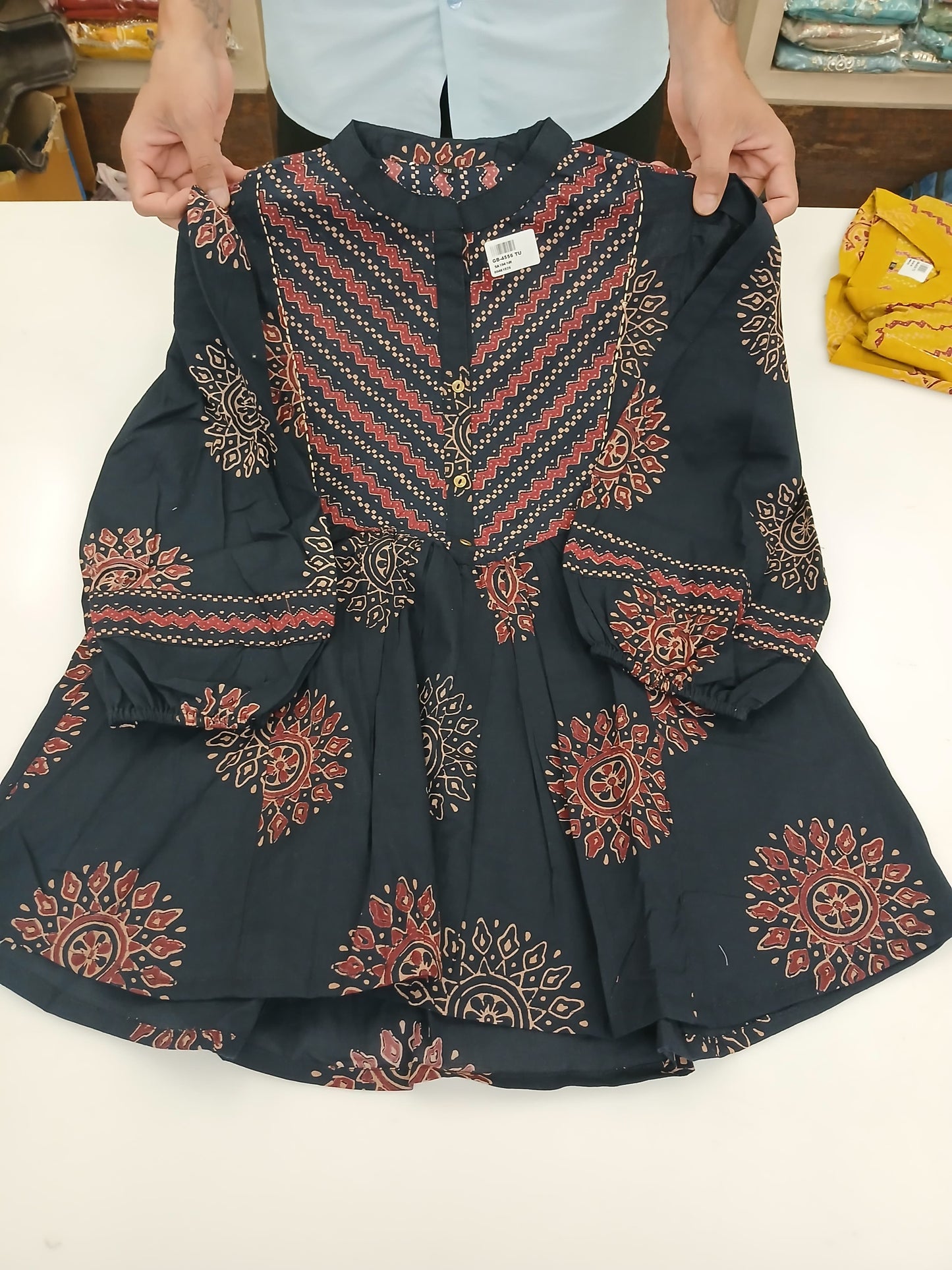 Cotton hand block top