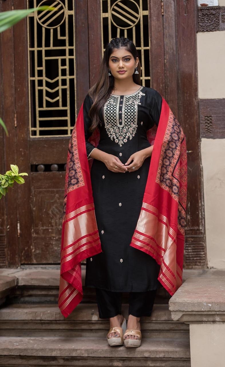 Traditional silk cream/black Patola duppata