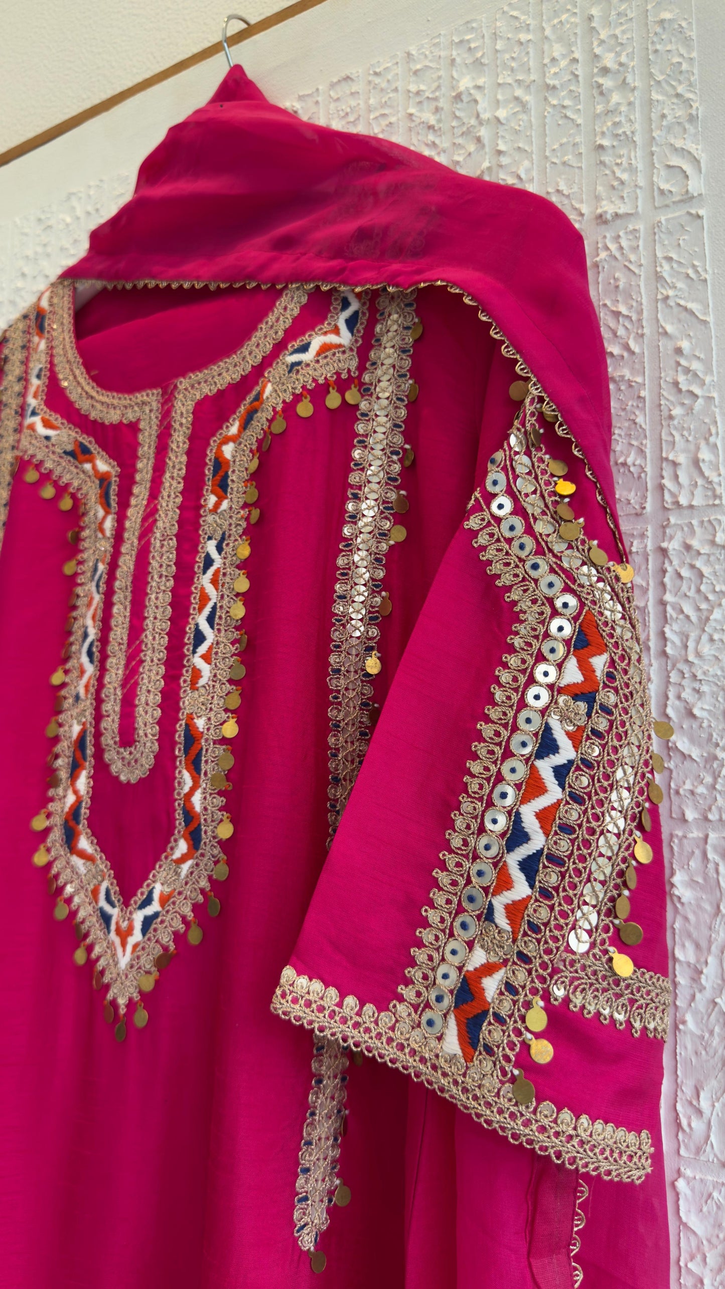 Heavy & beautiful handwork all over sleeves n neck line in pure chandari silk fabric