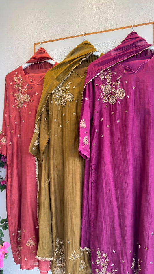 Beautiful mul chandari straight kurta pant set with zardozi handwork