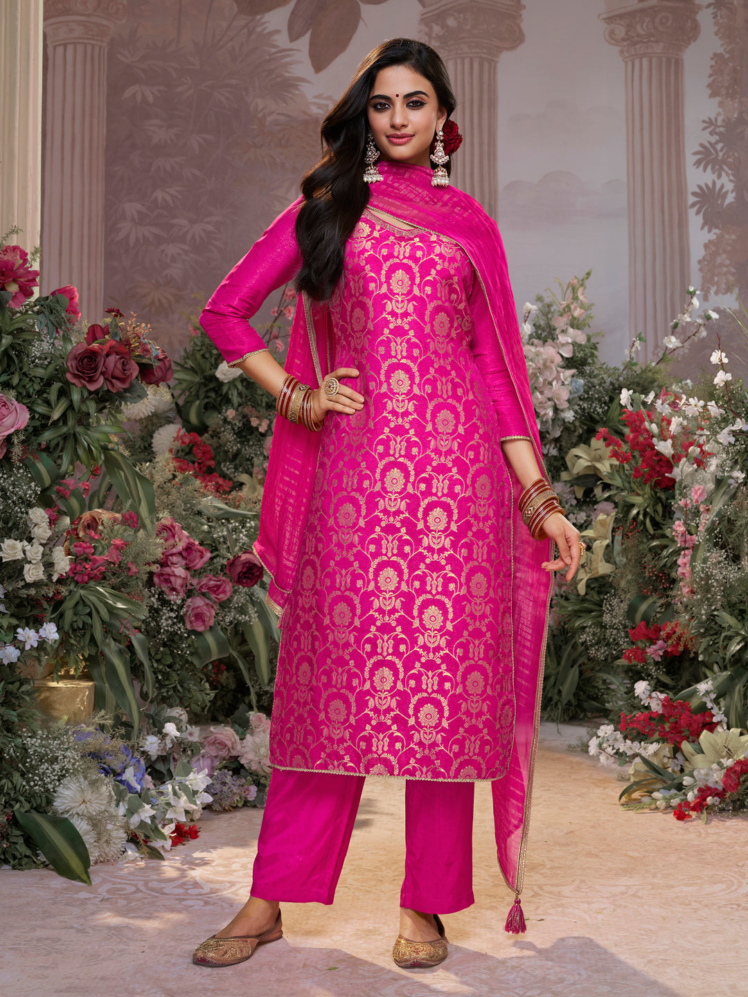 Pink silk Kurta Set with Jacquard and Zari Work, Paired with an Organza Dupatta