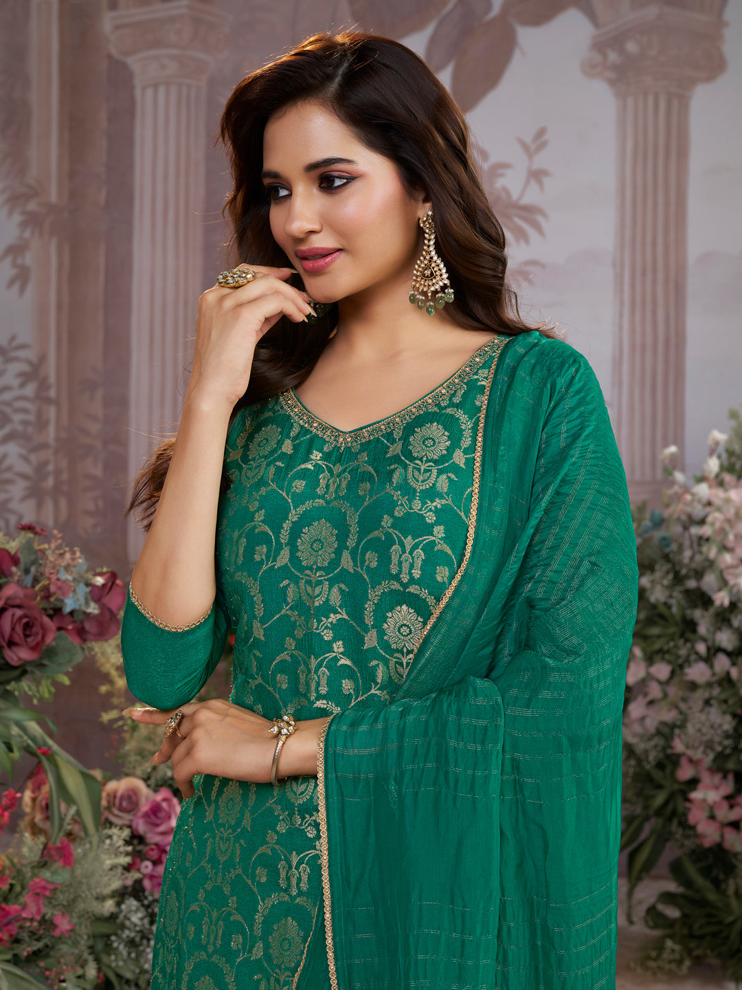 Green silk Kurta Set with Jacquard and Zari Work, Paired with an Organza Dupatta