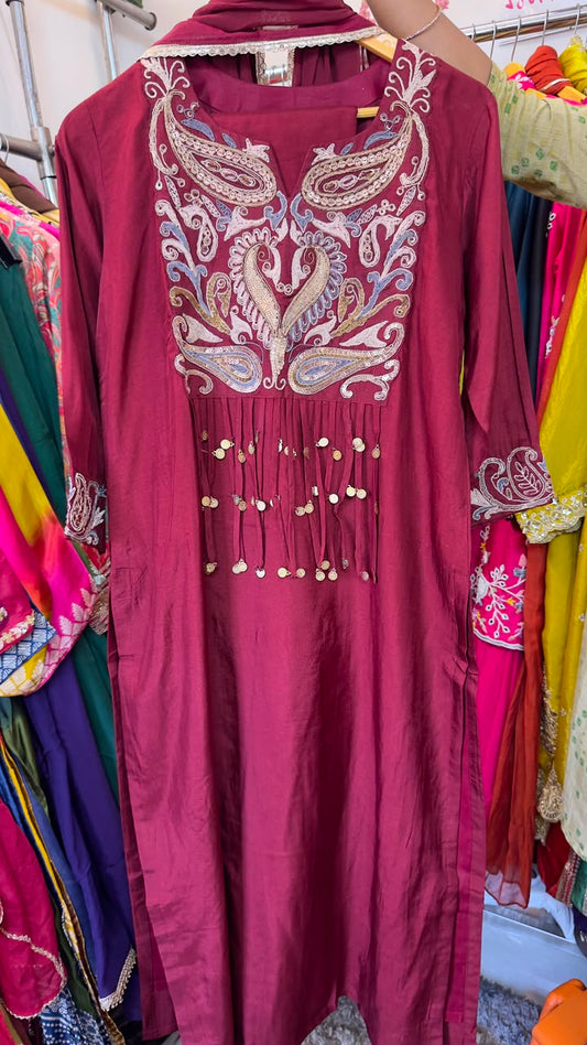 Beautiful bark Marron silk suit with handwork