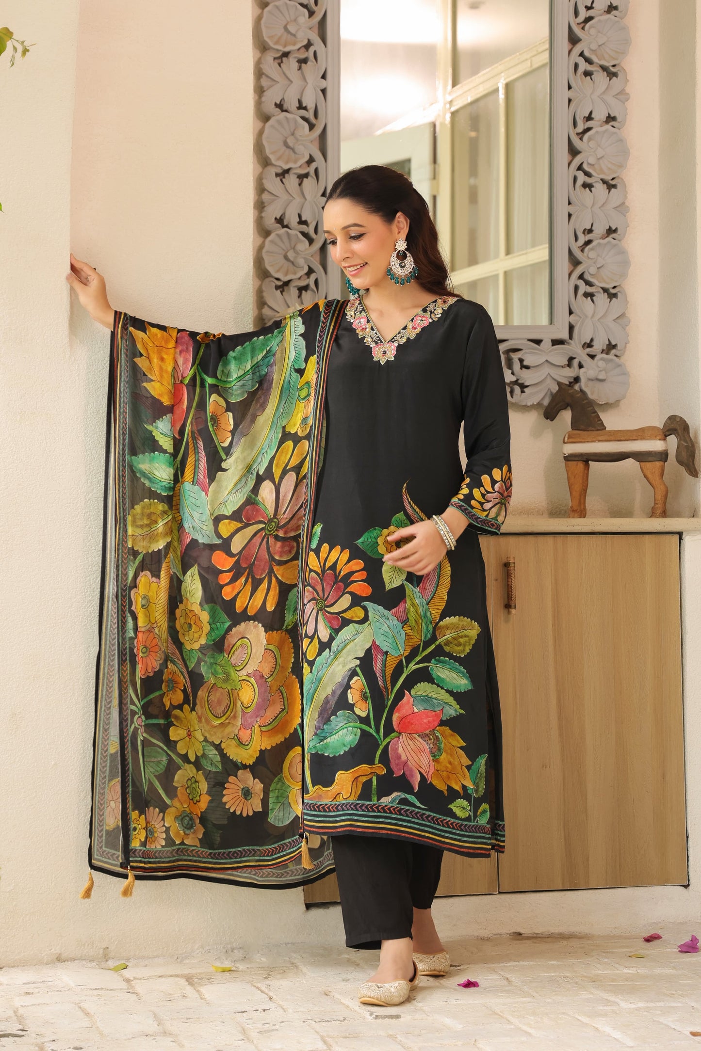 Black Pure crepe kamakari look with chiffon Dupatta (cream and black )