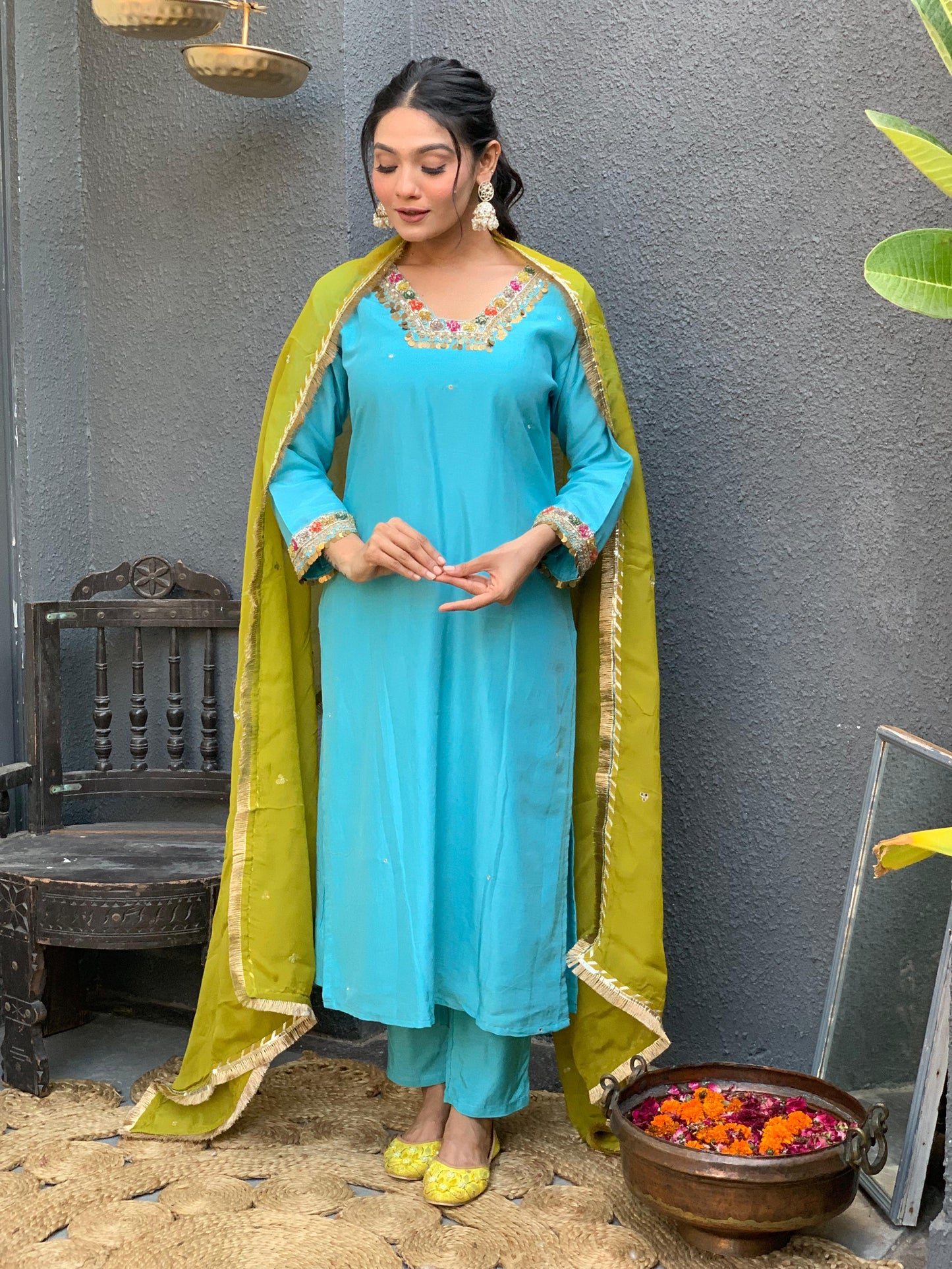 Square blue neck silk suit