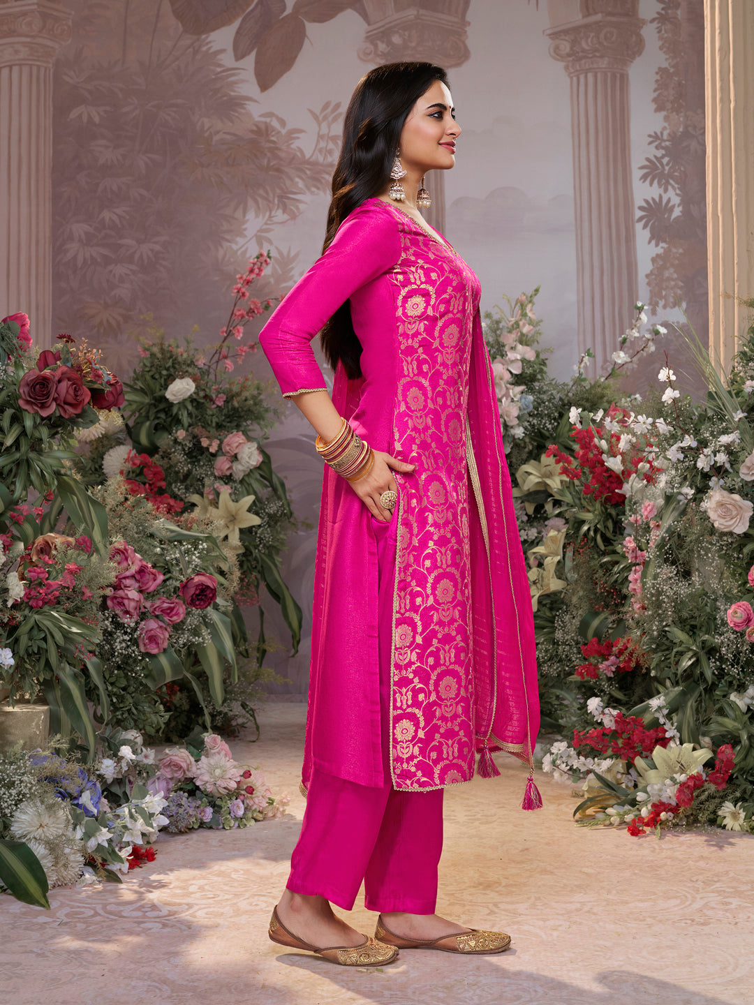 Pink silk Kurta Set with Jacquard and Zari Work, Paired with an Organza Dupatta