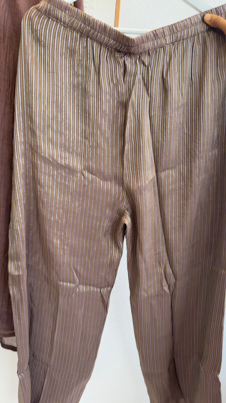 Fusion & vintage mul chandari kurta with tissue pants