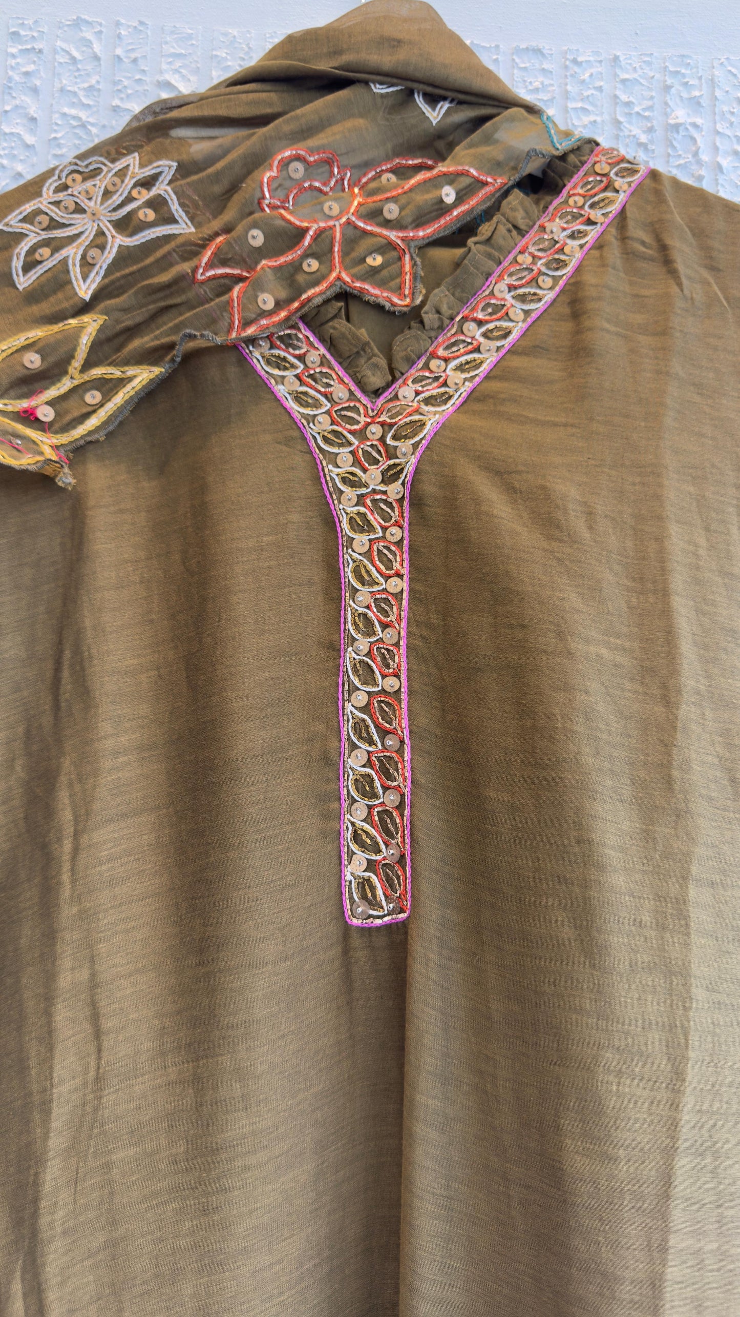 Beautiful dup mul hand embroidery in pure mul chandari