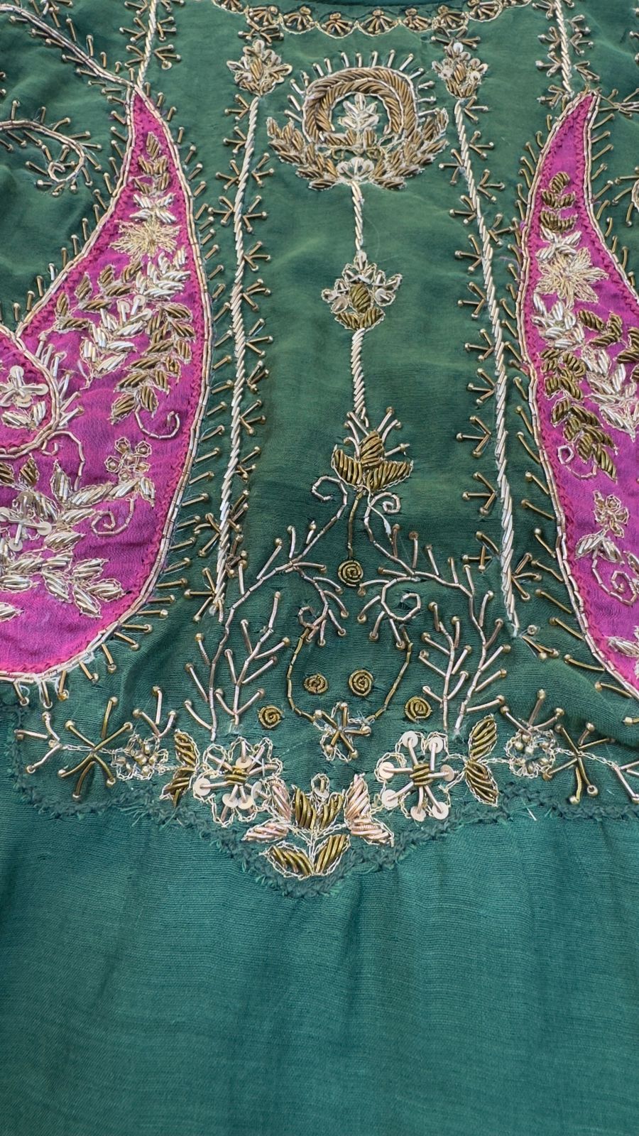 Preety appliqué Zari handwork mul chandari suit