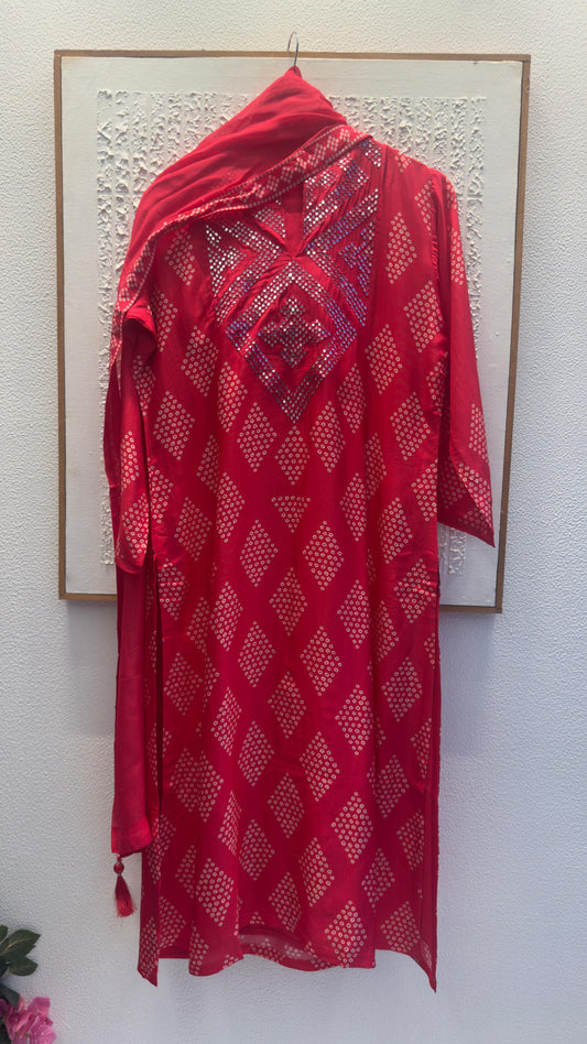 Red Bandhani silk suit with organza dup & pants