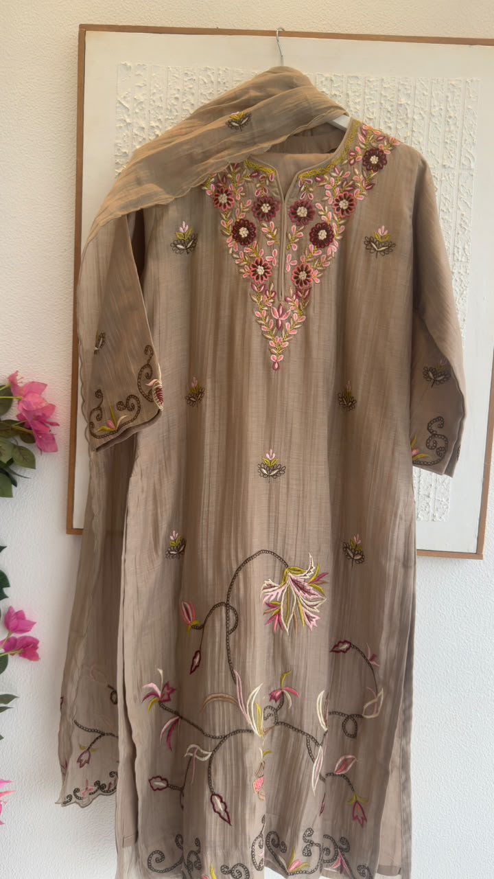 Kashmiri style embroidery mul chandari straight suit