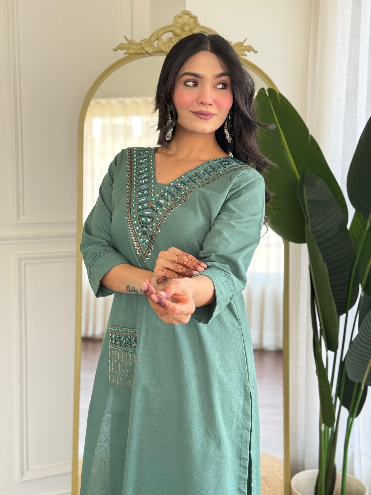 V green cotton kurta pant