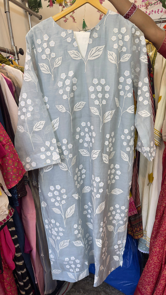 Blue appliqué mul chandari kurta with cotton lining and Santoon pants