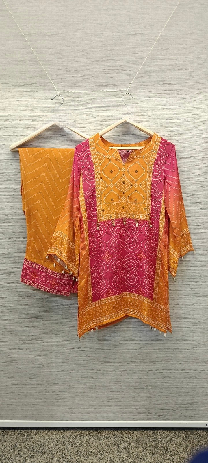 Yellow red Bandhani crepe set