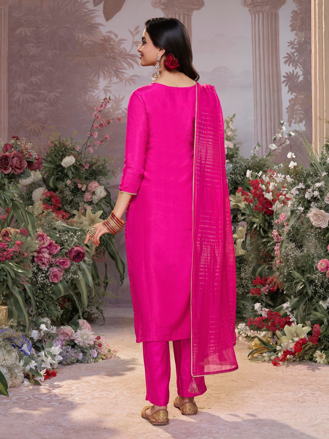 Pink silk Kurta Set with Jacquard and Zari Work, Paired with an Organza Dupatta