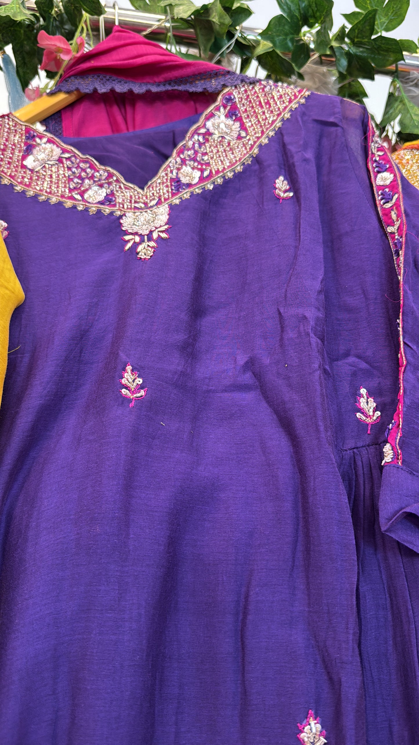V hand work neck mul chandari