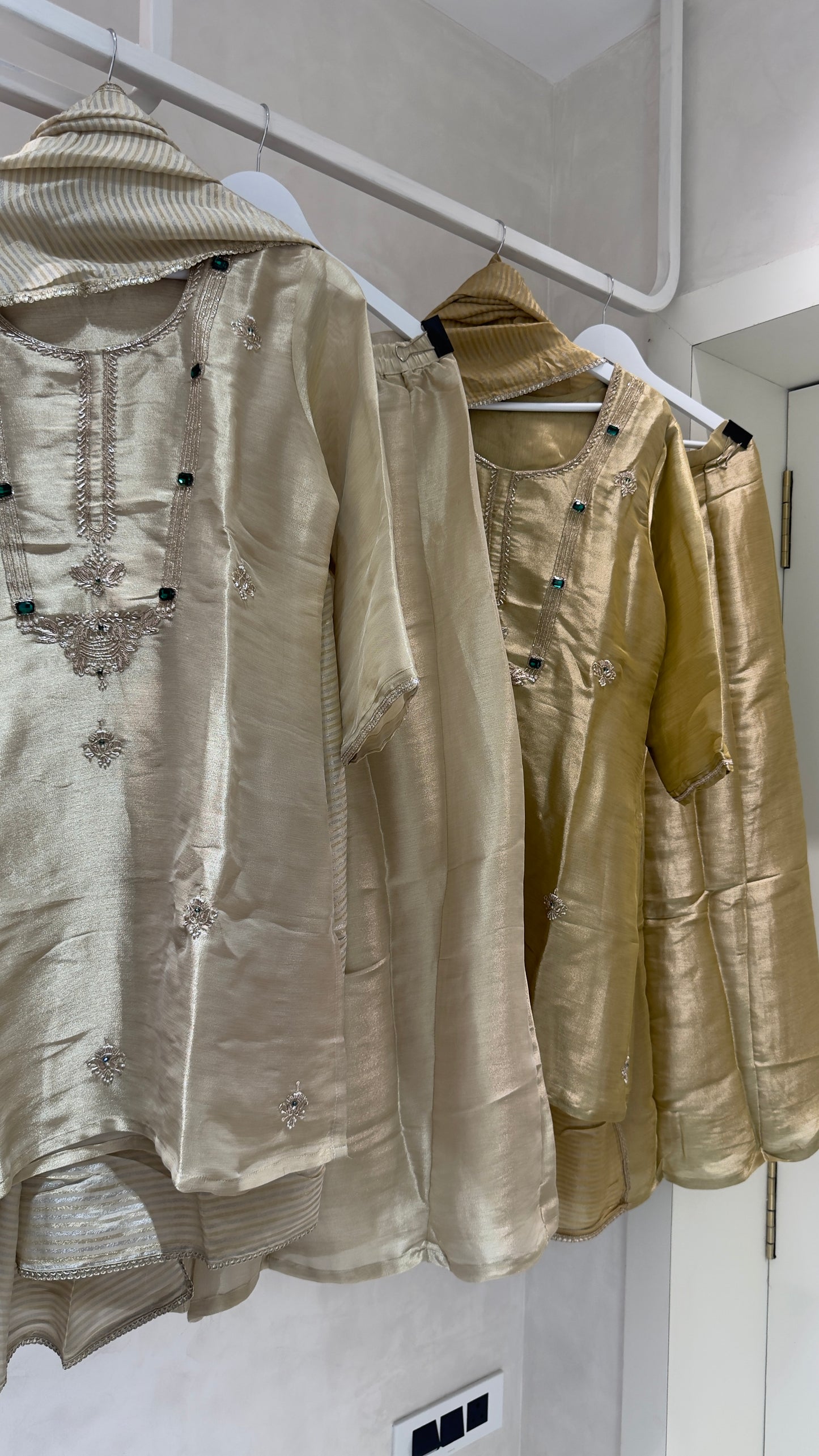 Gold & silver tissue divider set with handwork